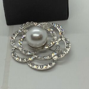 NWT Elegant Rose Cameila Rhinestone Silver Pearl Large Brooch
